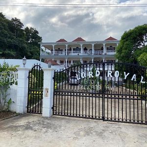 Lord Royale Bed and Breakfast Duncans Exterior photo