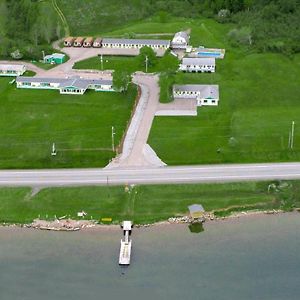 Cabot Trail Motel Baddeck Inlet Exterior photo