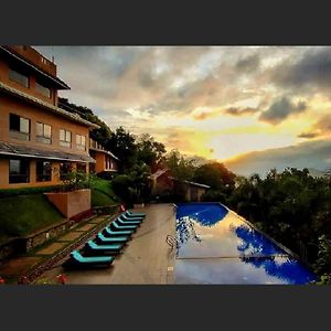 Poetree Sarovar Portico, Thekkady Hotel Exterior photo