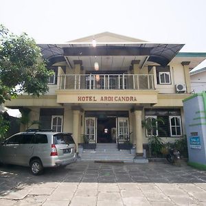 Reddoorz Syariah @ Jalan Gajah Mada Hotel Jembel Exterior photo