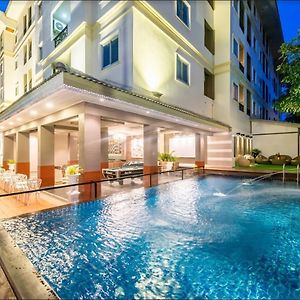 Napheera Royal Tel Hotel Ban Khlong Bang Krathiam Exterior photo