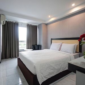 Capital O 3433 Hotel Plaza Manado Exterior photo