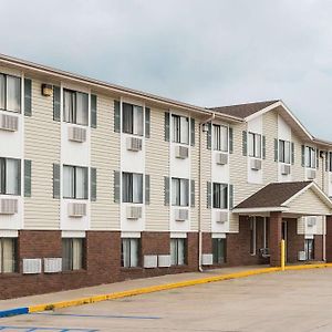 Amerihost Inn&Suites Kingdom City Exterior photo