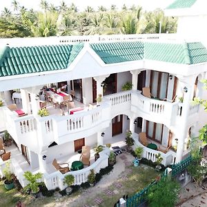 The Beach House Carabao Island Hotel San Jose  Exterior photo