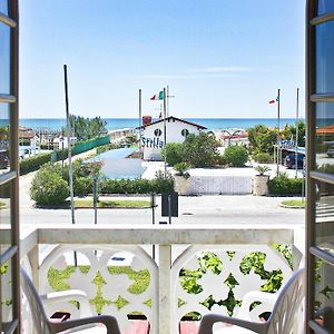 Hotel Poseidon Marina di Pietrasanta Exterior photo