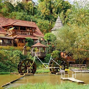 Bilya Richky Hotel Kamjanets-Podilsky Exterior photo