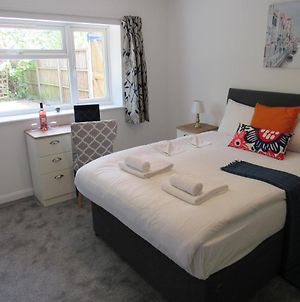 The Cambridge Suites - Tas Accommodations Exterior photo