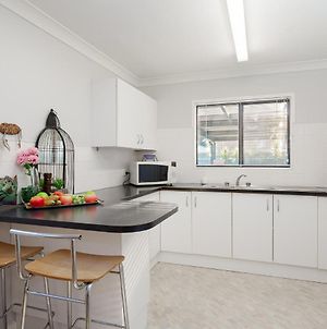 Lorikeet Retreat, 2/117 Tomaree Rd - Pet Friendly, Air Conditioned Holiday House Appartement Shoal Bay Exterior photo