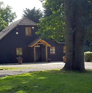 Oakside Lodge Guest House Canterbury Exterior photo