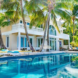 Seaview Oceanfront Villa - With Private Pool Nassau Exterior photo