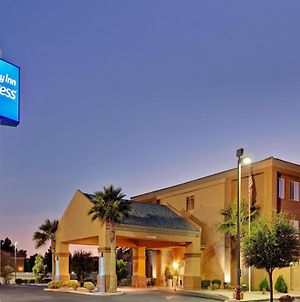 Holiday Inn Express Las Vegas-Nellis Exterior photo