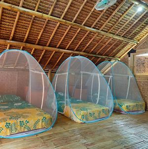Fantastic Bamboo Hut Hostel Gili Air Exterior photo