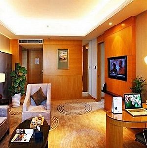 Days Hotel And Suites Mingfa Xiamen Exterior photo
