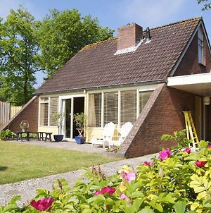 Cosy Holiday Home In Lauwersoog By The Lake Exterior photo