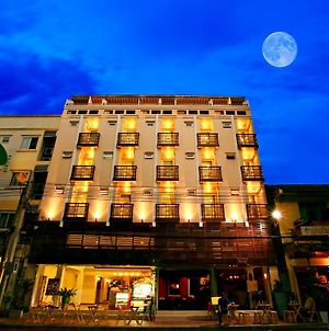 Happio - Sha Plus Certified Hotel Bangkok Exterior photo