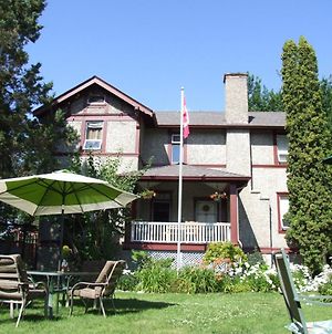 Stirling House Bed and Breakfast Kelowna Exterior photo