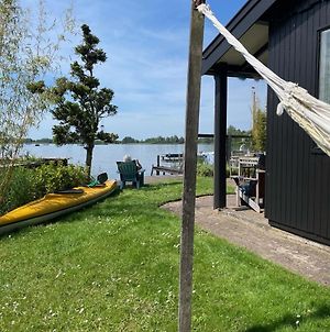The Outpost - enjoy our charming lakehouse at Reeuwijkse Plassen - near Gouda Villa Exterior photo