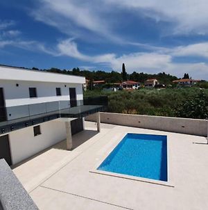 Villa Mare - Modern Villa With Swimming Pool Pula Exterior photo