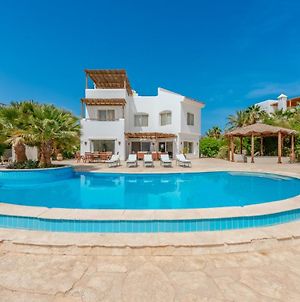 Beautiful 4 Bedroom White Villa With Heated Pool Hurghada Exterior photo