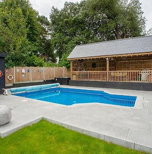 Luxurious 32C Winter Or Summer Year Heated Pool Private Hot Tub Bar Stay Deal Kent Exterior photo