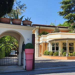 La Villa Desenzano Desenzano del Garda Exterior photo