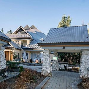 Lagoons By Cozystay Signature Whistler Exterior photo