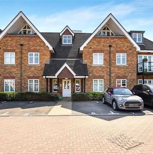 Modern And Stylish Penthouse Apartment Next To Maidenhead Golf Course Exterior photo