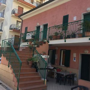 Appartamento Villa Mare Blu 1° Piano Su 2 Livelli Ventimiglia Exterior photo