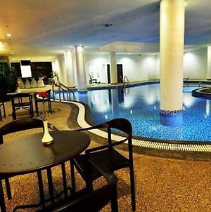 Holiday Villa Hotel & Suites Kota Bharu Exterior photo