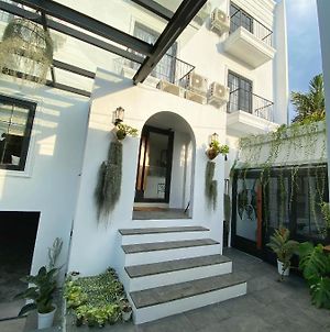 Loewys Home Tanjung Duren Jakarta Barat Exterior photo