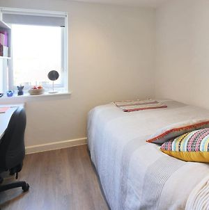 Student Only - Cosy Ensuite Bedroom In A Shared Apartment At Riverside Way Winchester Exterior photo