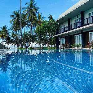 Golden Star Beach Hotel Negombo Exterior photo