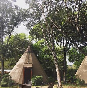 Tipi 2 Deer On The Guadalupe River Hotel New Braunfels Exterior photo