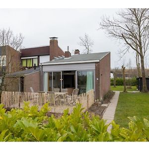 Spacious Holiday Home Within Walking Distance Of The Beach In Nieuwvlietbad Exterior photo