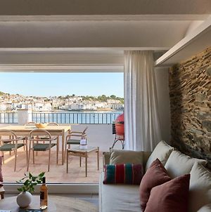 Beachfront Penthouse With Terrace And Breathtaking Sea Views In Cadaques Appartement Exterior photo