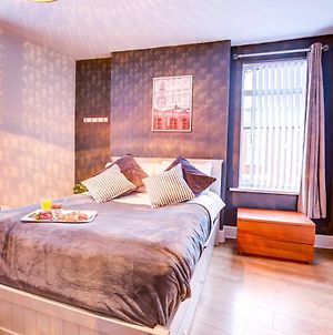 Beautiful 3-Bedroom Newcastle Apartment, Sleeps 12 Lemington Exterior photo