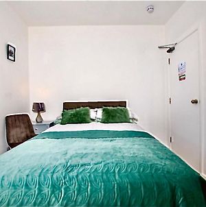Dunamis Luxurious Double Room With En-Suite 2 Croydon Exterior photo