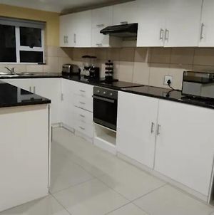 Jacmo Guest 3 Bedroomed Double Storey Apartment Kaapstad Exterior photo