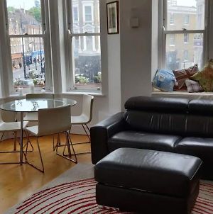 Homely 1 Bedroom Apartment In The Heart Of Vibrant Camden Londen Exterior photo