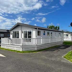 Lodge Caravan on Holiday Park Chichester Exterior photo