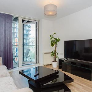 1 Bed In Canary Wharf With Vibrant City Views Londen Exterior photo