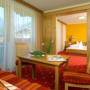 Hotel Maximilian Mayrhofen Room photo