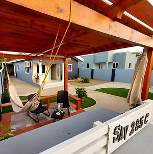 Romantic House With Hot Tub Spa, Internet, Family & Pet Friendly And Free Parking Savaneta Exterior photo