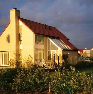 Holiday home in Julianadorp aan zee with garden Exterior photo