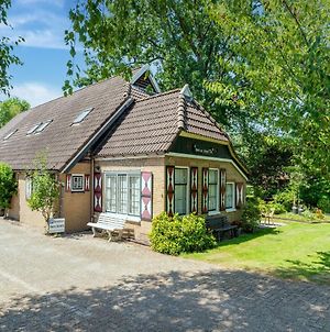 Holiday Home In The Centre Of Giethoorn With Waterfront Garden Exterior photo