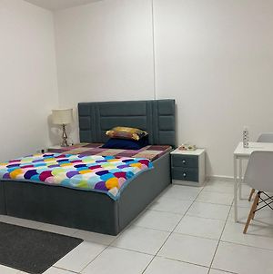 Sharjah Homestay Not Hotel Master Bedroom With Attached Private Washroom In Furnished 2 Bhk Flat Exterior photo