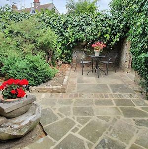 Beautiful 1 Bedroom Cottage With Courtyard. Deal Exterior photo