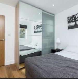 One Bedroom In Central Londen Exterior photo
