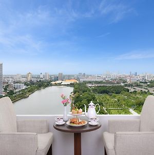 Centre Point Sukhumvit 10 - Sha Extra Plus Hotel Bangkok Exterior photo