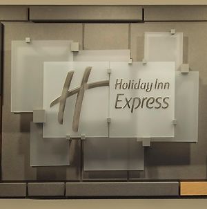 Holiday Inn Express San Antonio-Airport Exterior photo